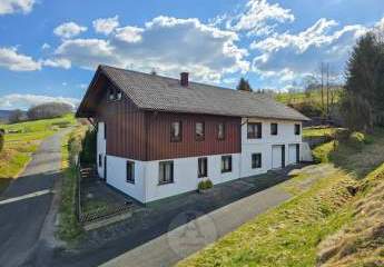 Leben am Feldrand: Einfamilienhaus mit Einliegerwohnung und Ausbaureserve