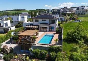Luxusvilla mit Infinity-Pool & unverbaubarem Moselblick bis nach Luxemburg