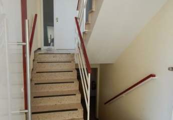 Frisch renovierte 3-Zimmer-Wohnung mit Balkon, Loggia & saniertem Bad im gepflegten Zweifamilienhaus