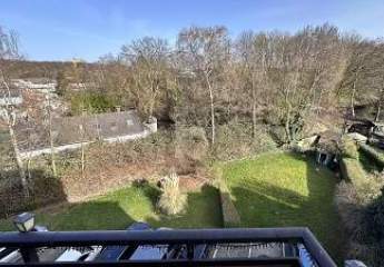 DEIN NEUES ZUHAUSE: BALKON, MIT BLICK INS GRÜNE