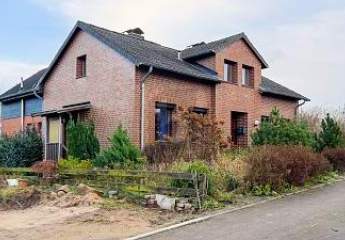 CHARMANTES ZUHAUSE MIT VIEL POTENZIAL