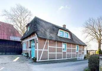 CHARMANTES REETDACH IN OSTSEENÄHE
