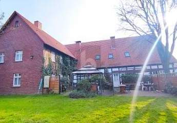 25.000 P. A., ZU 4 VERMIETET, 4 CARPORT-STELLPLÄTZE