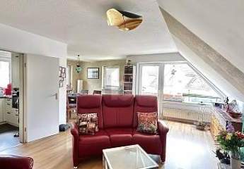 HELLE DACHGESCHOSS MAISONETTE MIT BALKON