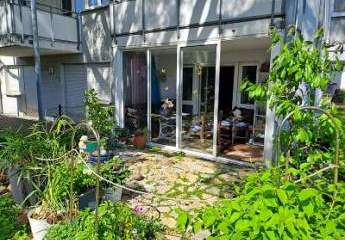 ERDGESCHOSS MIT WINTERGARTEN UND GARTEN