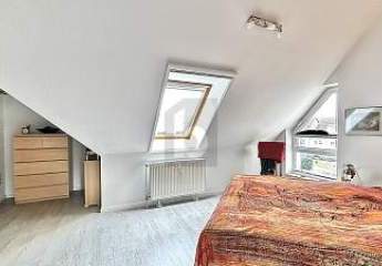 HELLE DACHGESCHOSS MAISONETTE MIT BALKON