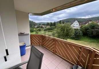 IDYLLISCH IM GRÜNEN GELEGEN
