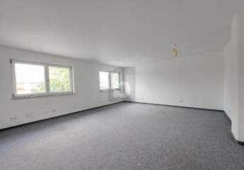SEHR GUTE AUSSICHTEN IM 1. STOCK MIT AUFZUG