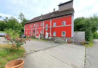 VIEL PLATZ MIT BACHLAUF UND EIGENEM WEIHER
