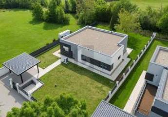 EXKLUSIVE DESIGNER-VILLA IM GRÜNEN