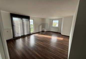 HELLES ZUHAUSE MIT BALKON UND GARAGE