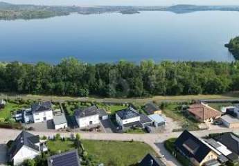 TOP ERSCHLOSSENES GRUNDSTÜCK NAHE WASSER