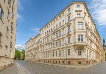 EXKLUSIVE ALTBAUWOHNUNG  SANIERT & MODERN MIT EBK
