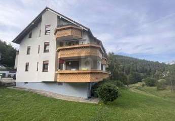 IDYLLISCH IM GRÜNEN GELEGEN