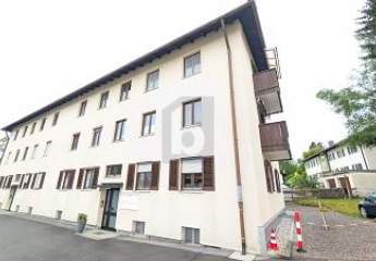 HELLER TRAUM MIT BALKON, GARTEN UND GARAGE