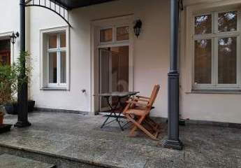 STILLVOLLE ELEGANZ MIT VORGARTEN