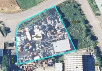 GROßZÜGIG MIT HALLE UND SCHROTTPLATZ LIZENZ