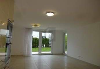 RUHIG UND HELL MIT SONNIGER TERRASSE UND GARTEN