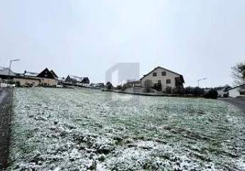 FAMILIENPARADIES IN RUHIGER HANGLAGE