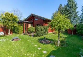 GEMÜTLICHES HOLZHAUS MIT GARTENPARADIES