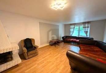 WOHNEN UND ARBEITEN IN RUHIGER LAGE