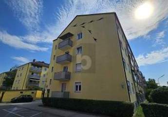 CHARMANTE ANLAGE MIT BALKON UND EINBAUKÜCHE