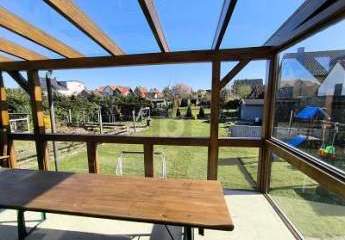 MODERN MIT TERRASSE UND GARTEN