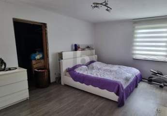 SANIERUNGSBEDÜRFTIGES ZWEIFAMILIENHAUS