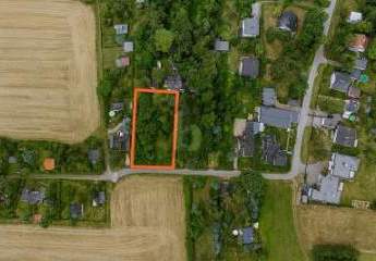 ERSCHLOSSENES GRUNDSTÜCK IN IDYLLISCHER SEENÄHE