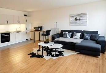 HELL & CLEVER AUFGETEILT MIT GROßZÜGIGEM BALKON