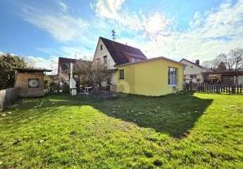 SONNIGER FAMILIENTRAUM MIT EINLIEGGER UND GARTEN