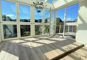 IM WINTERGARTEN ÜBER DEN DÄCHERN VON OTTENSEN