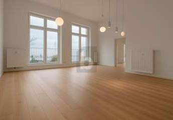 LEBEN ÜBER DER STADT KOMPLETT RENOVIERT