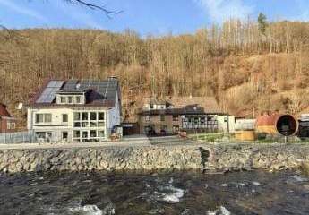 LUXURIÖSES WOHNPARADIES IN EXKLUSIVER FLUSSLAGE