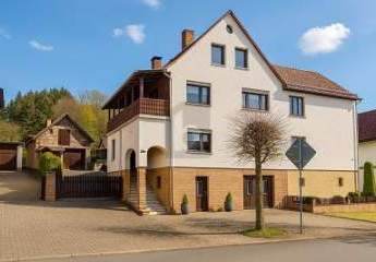 GROßZÜGIGES RAUMANGEBOT MIT BALKON UND KAMIN