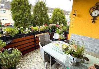 EBENERDIGES DOMIZIL MIT EINLIEGERBEREICH UND GARAGE