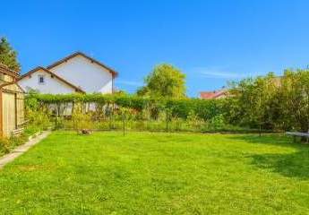 SONNIGER PLATZ FÜR IHR EINFAMILIENHAUS