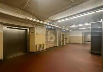 VIELSEITIGE FLÄCHE IM SOUTERRAIN