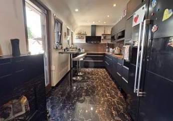 TEILSANIERT UND VOLLVERMIETET