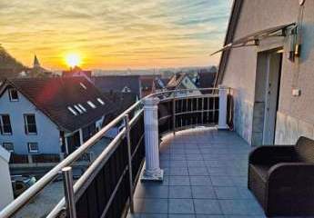 CHARMANTER SCHNITT MIT TOP AUSBLICK INS GRÜNE