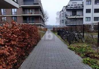 ARBEITEN BEI TESLA, WOHNEN AM WASSER