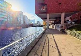 ELEGANTES BUSINESS-ZUHAUSE AM WASSER