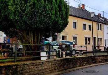 EHEMALIGES WOHN- UND GESCHÄFTSHAUS