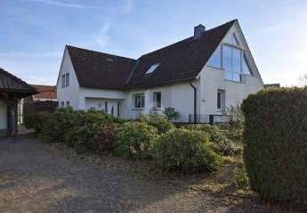 2 FAMILIEN UNTER EINEM DACH MIT BLICK INS GRÜNE