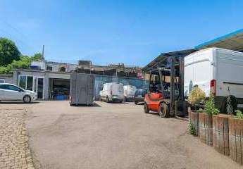 WERKSTATT, WOHNEN UND PARKPLATZ
