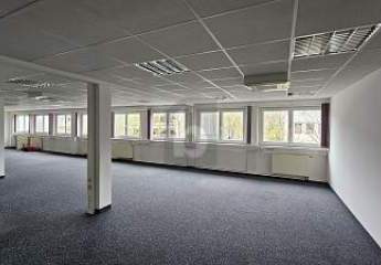 RIESIGE FLÄCHE FÜR IHR UNTERNEHMEN