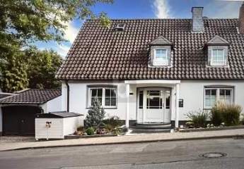 LUXURIÖSES TRAUMHAUS MIT POOL