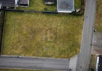 RUHIG LEBEN, STADTNAH BLEIBEN, IHR PLATZ IM GRÜNEN