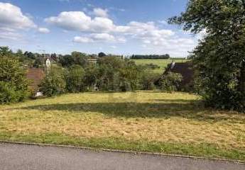 IHR ZUHAUSE ZWISCHEN APFELBÄUMEN