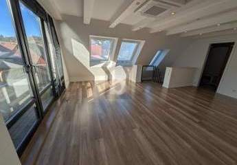 MODERN WOHNEN MIT WINTERGARTEN, GARAGE, EBK